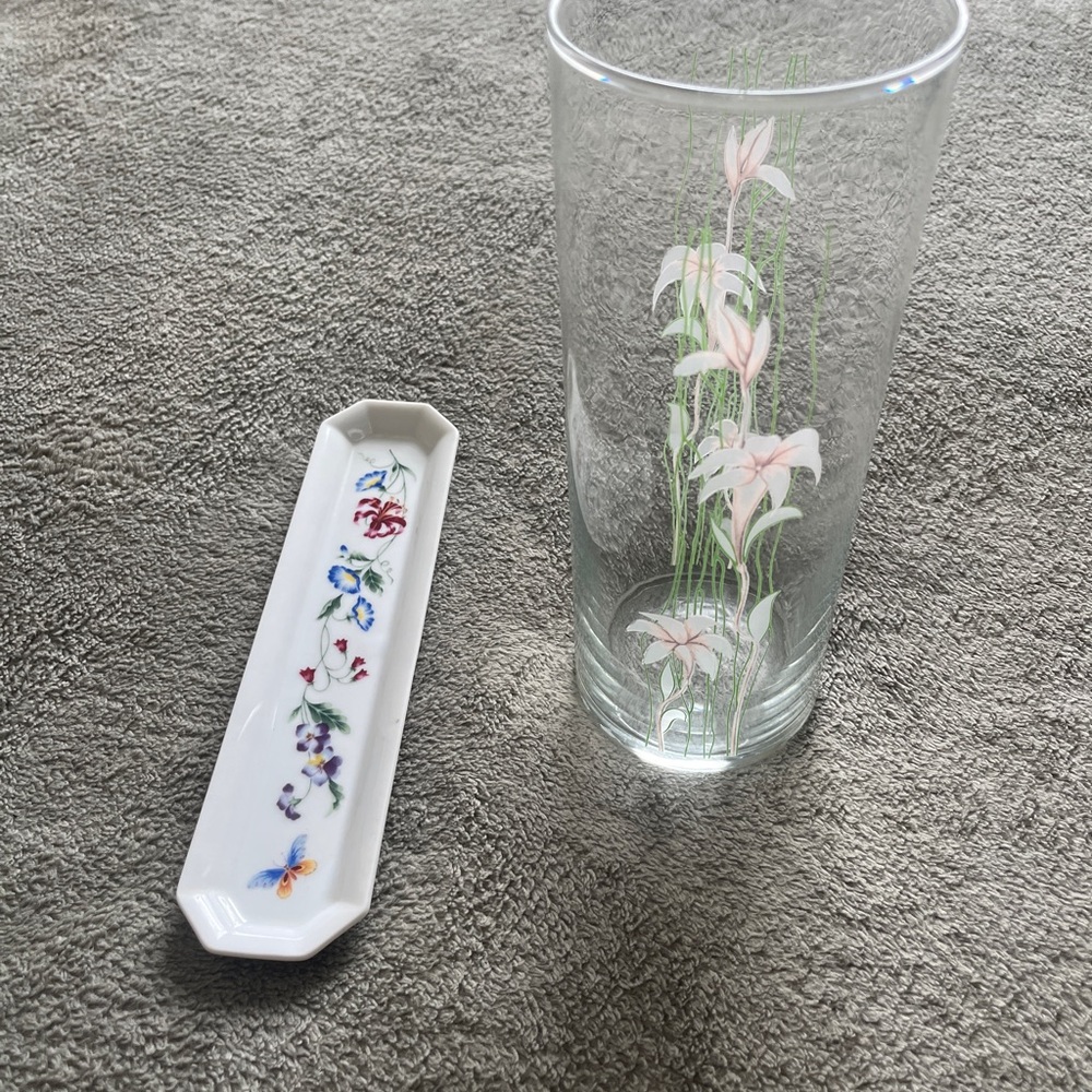 Pasabache Flower Vase & Avon Gallery Original Jewelry Tray - Picture 3 of 4